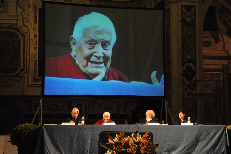 Lucca, Auditorium San Romano, 3 dicembre 2011 - Al tavolo i relatori Arcivescovo Italo Castellani, fratel Arturo Paoli, Alberto Del Carlo, Bruna Bocchini Camaiani