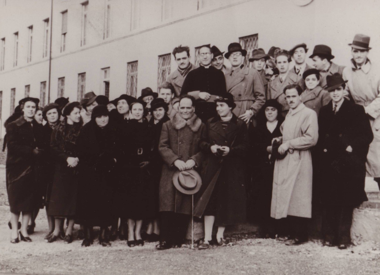 1937, Lucca - Vestizione dopo l'ingresso in seminario