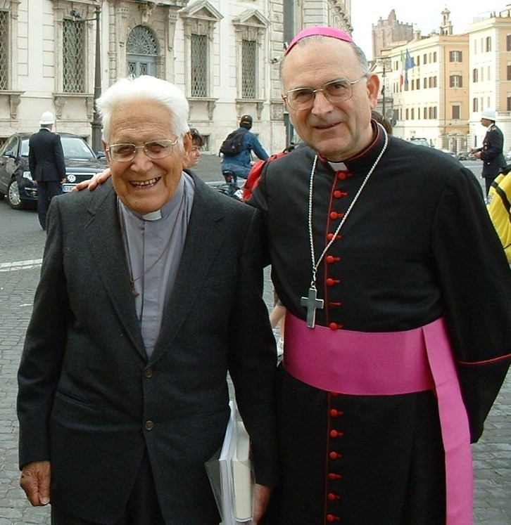 2006, 25 aprile - Roma, Quirinale - Arturo Paoli e l'Arcivescovo di Lucca mons. Castellani