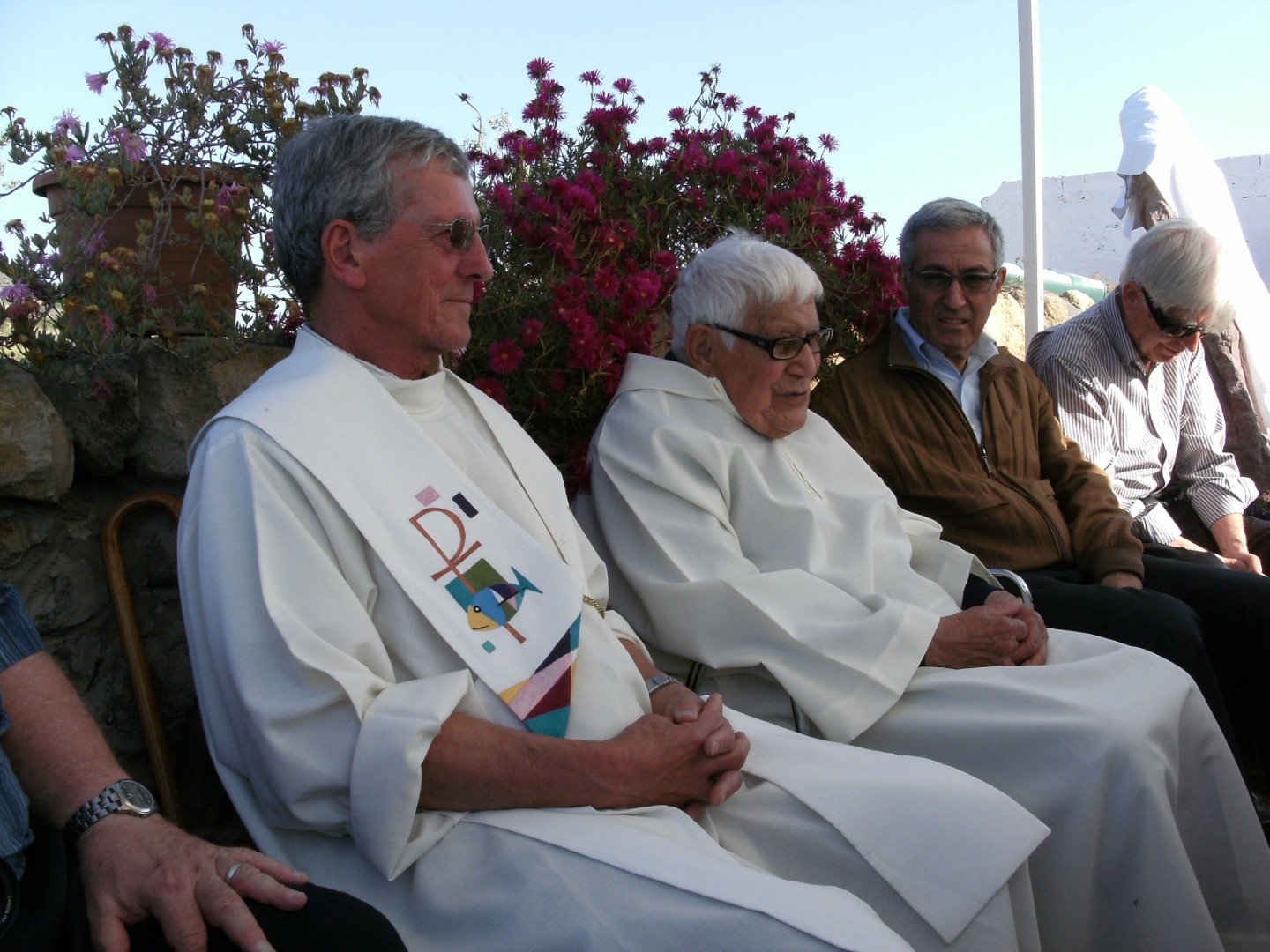 2009 - Carbonia, Sardegna - Commemorazione per i 30 anni di fratel Gérard Fabert nell'isola - Fratel Yves Amiotte, Arturo Paoli, don Ettore Cannavera e Mario Porcu